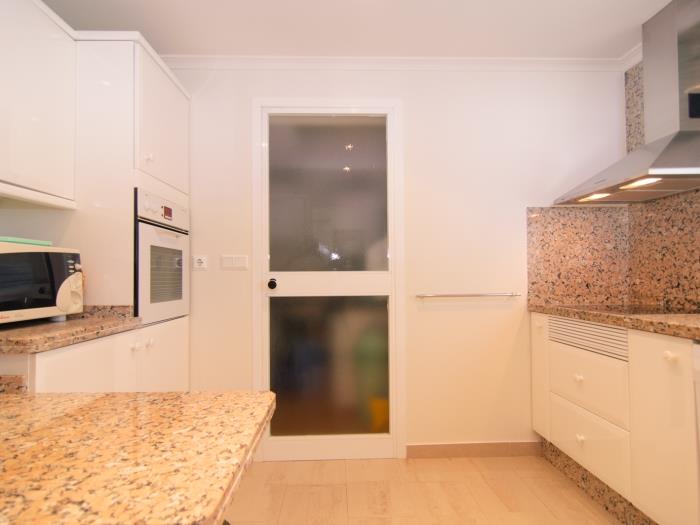Kitchen with oven, vitro ceramic, dishwasher