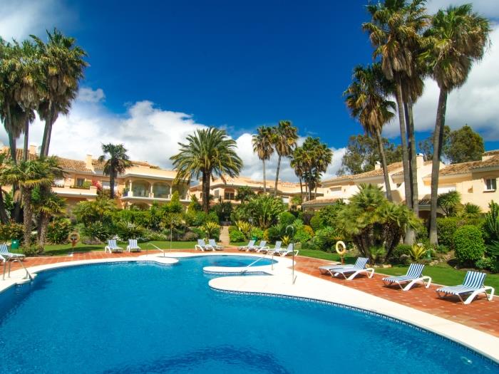 Large pool with a shallow end for kids