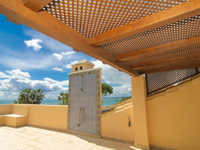 Large terrace (60m2) w/ shower and private sauna