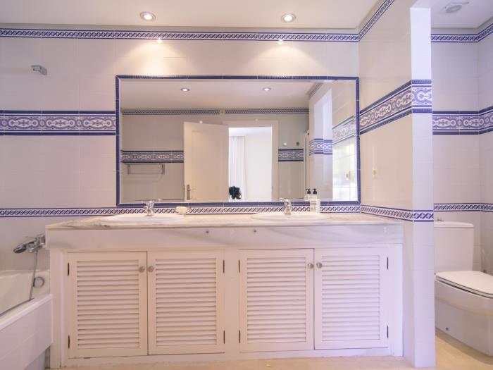 Fully equipped bathroom with bathtub, double sink