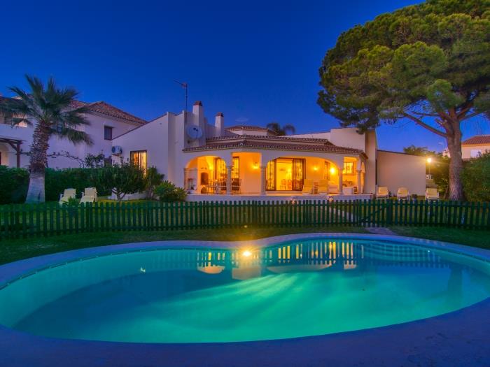 Typical Spanish house (200m2) with private pool