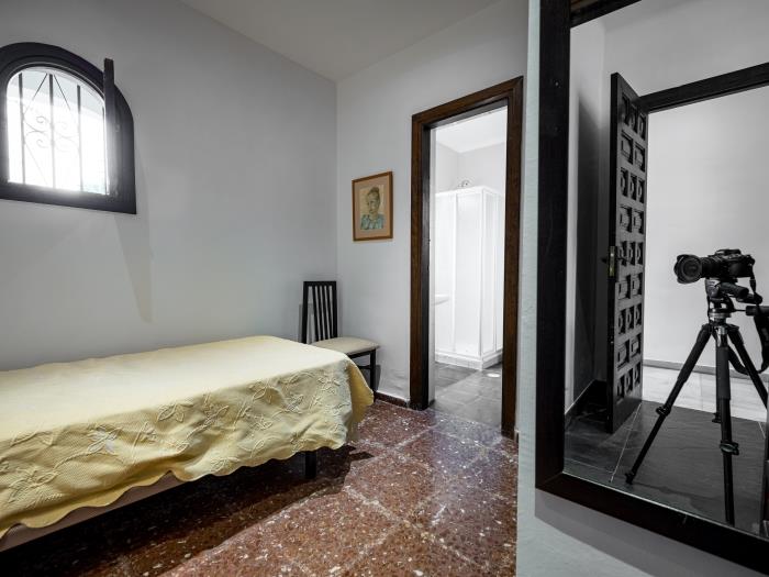 Bedrooms with fully equipped en suite bathrooms
