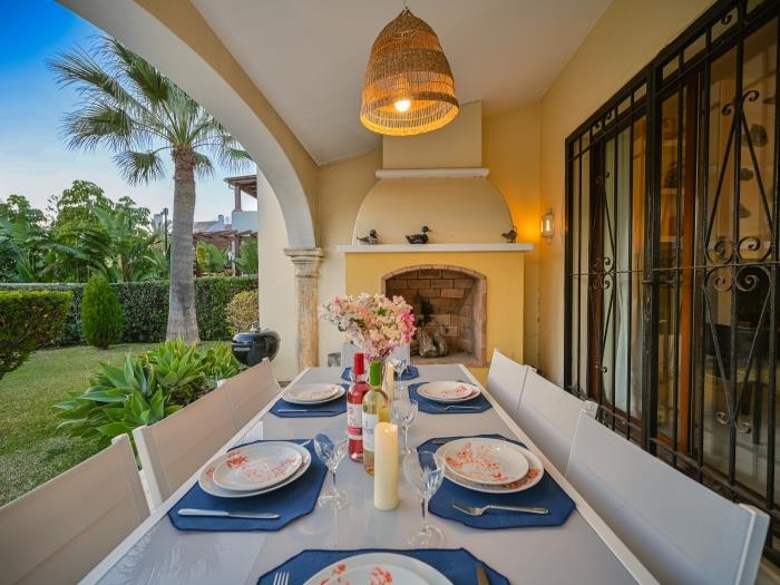 Large garden (1000m2) at just 300m from beach
