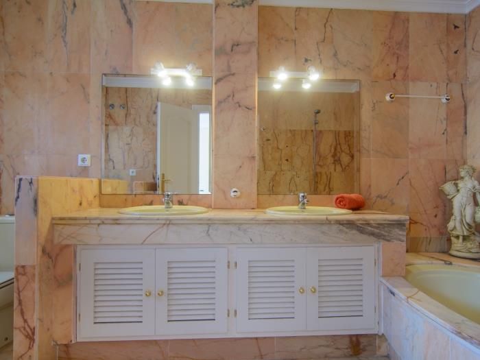 En suite bathroom with bathtub, shower, bidet