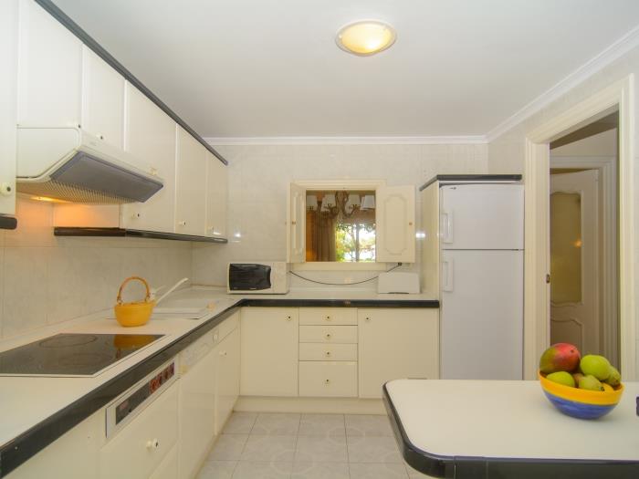 Fully equipped kitchen w/ pass through window