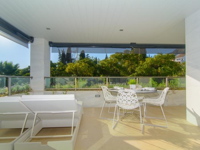 Spacious terrace (28m2) with beautiful views