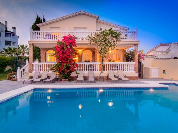 Las Chapas Playa villa w/ private pool, loungers