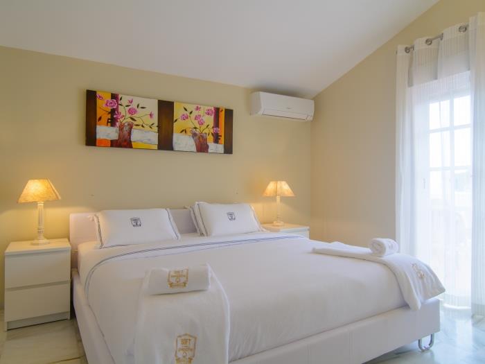 Master bedroom with double 200cm bed, access to terrace