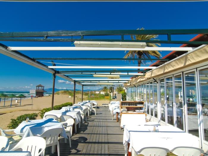 Beach restaurants with traditional cuisine