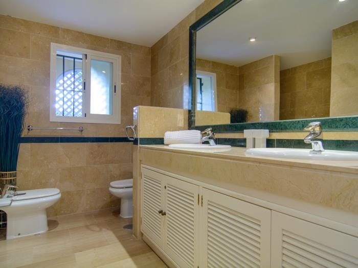 En suite bathroom with double sink, toilet, bidet