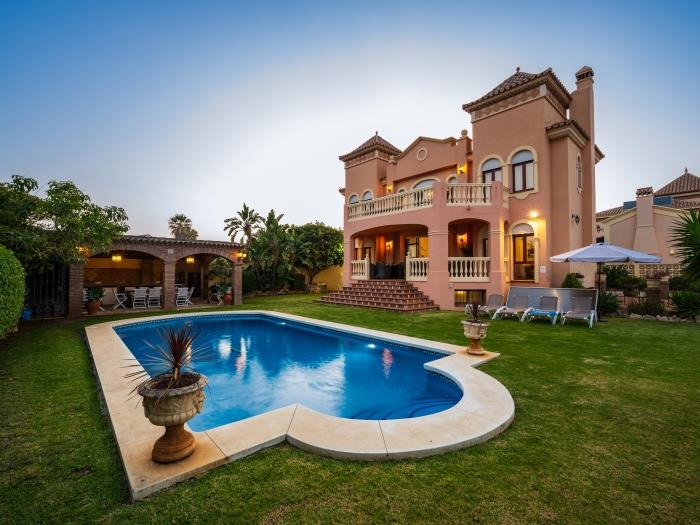 Six bedroom villa w pool, patio, garden, terraces