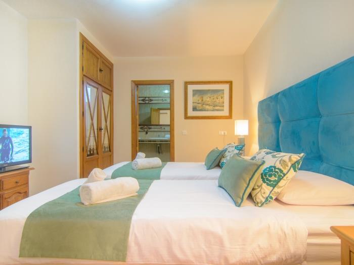 Bedroom w recessed wardrobes, en suite bathroom