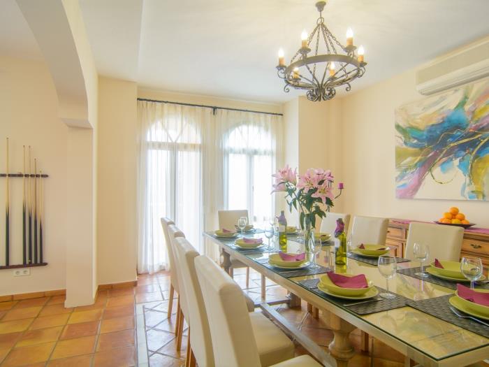 Wooden table and 6 chairs in dining area