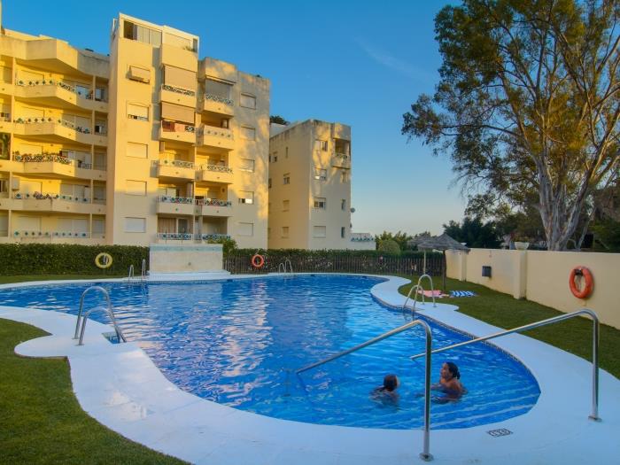 Free form shared pool in El Arenal urbanization