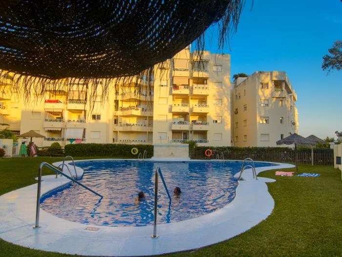 Shared pool ideal for children in El Areal area