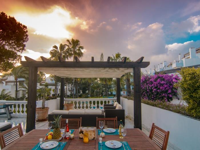 Large terrace (75m2) with dining and lounge areas