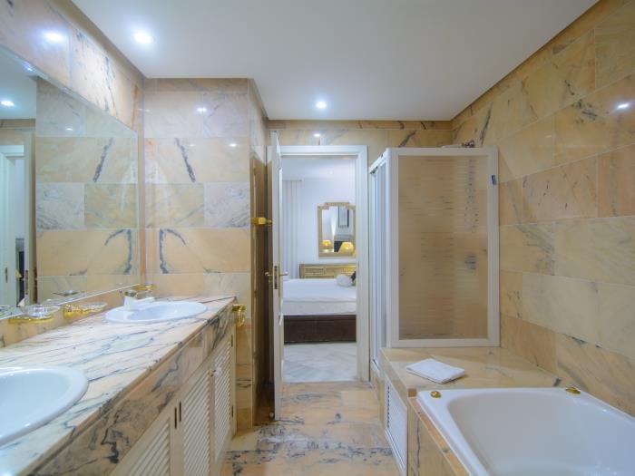 Walk in shower, tub, double sink in bathroom