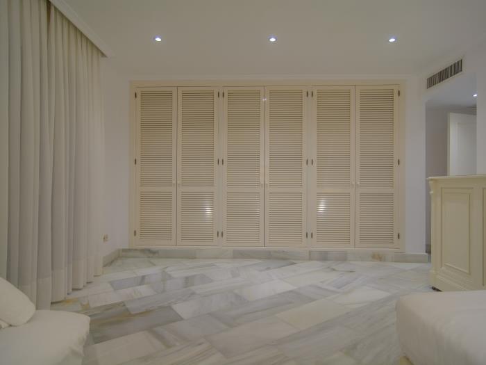 Spacious wardrobes, two single beds, mirror