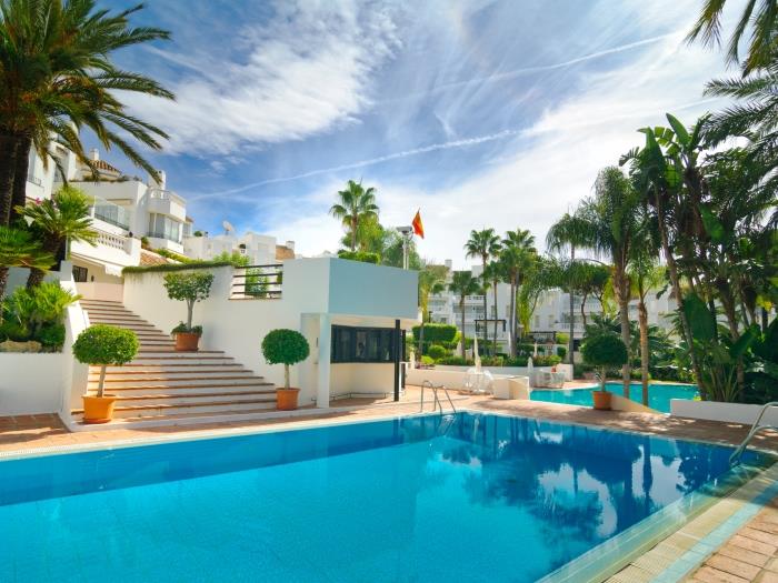 Three pools, one children safe and one heated