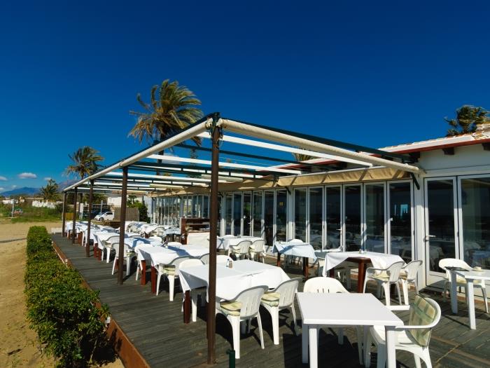 Perla Blanca restaurant right on the sandy beach