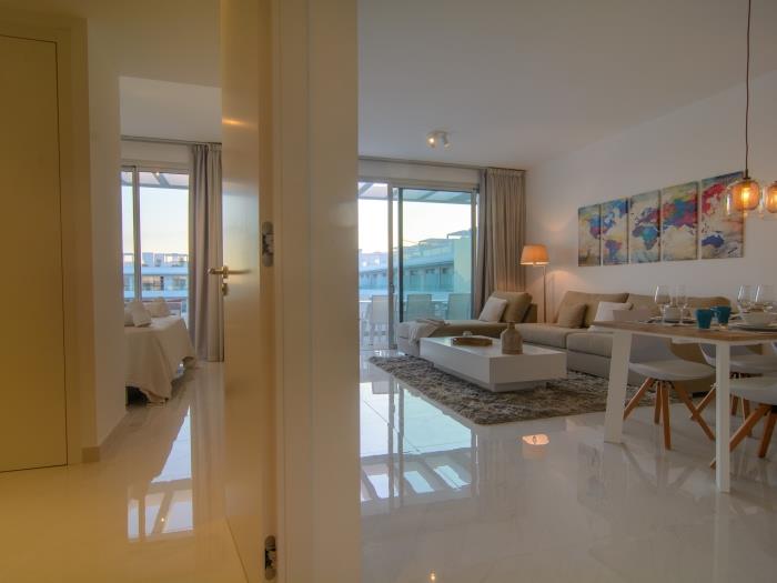 Neat design, elegant marble tiles in penthouse