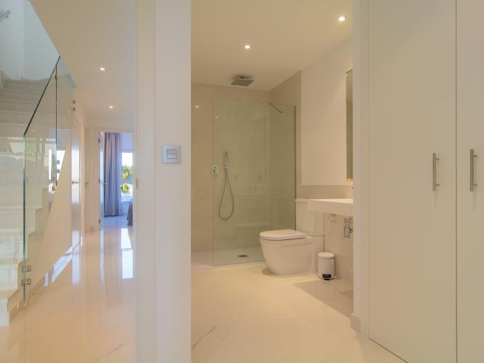 Open plan master bedroom with en suite bathroom
