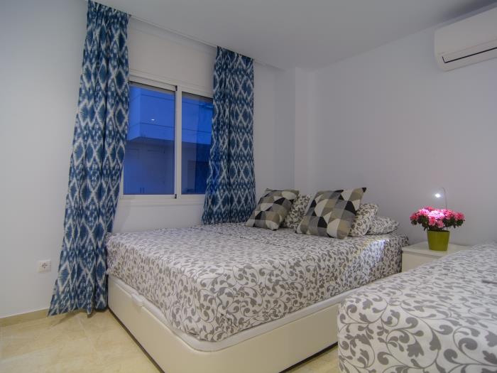 Bedroom with king size bed (150x200cm), single bed