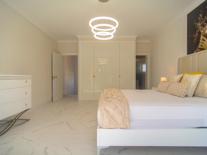 Master bedroom with double bed (180x200cm), wardrobe, chest of drawer, air conditioner
