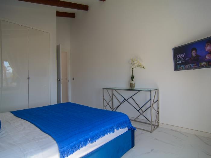 Guest bedroom with double bed (140x200cm),air conditioner, wardrobes, flat screen TV