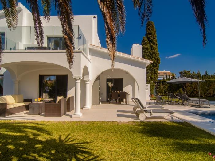 Spacious terraces with sitting and dining area, private pool with sun loungers