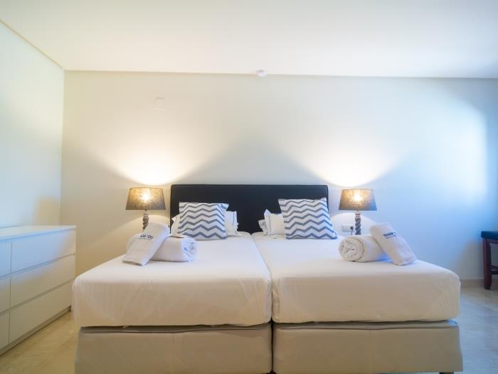 Two single beds (90x200cm), nightstands with lamps with shade and a wardrobe