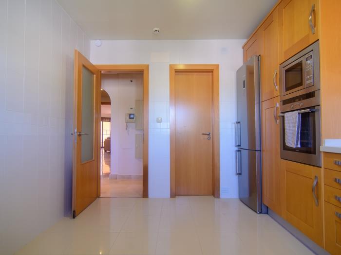 Kitchen with refrigerator, microwave, vitro ceramic, refrigerator, kettle, coffee maker