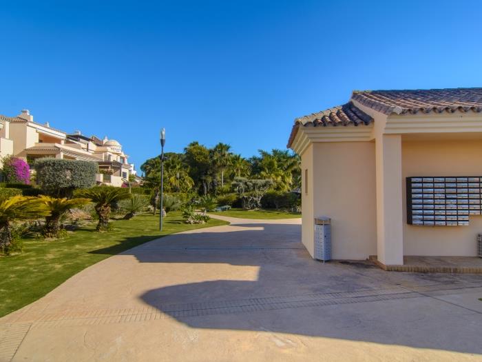 Quiet urbanization Las Mimosas with free car park, pool, gym, sauna, spa