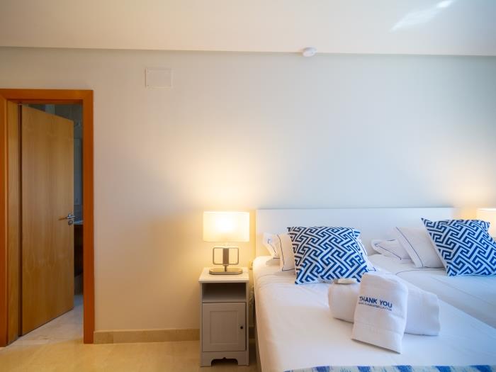 Two single beds (90x200cm) in guest bedroom with comfortable mattresses