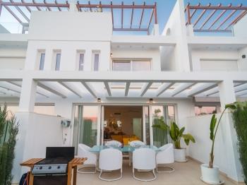 Townhouse central Calahonda walking distance beach