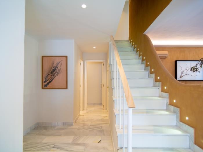 Versatile space that reunites the discreet elegance with the artistic details
