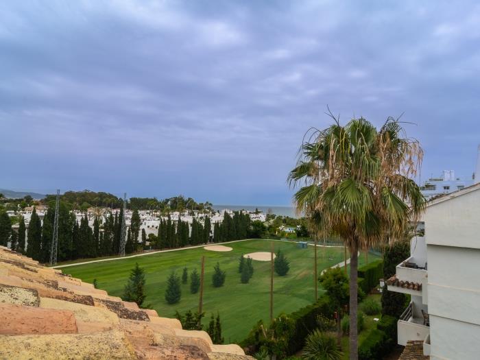 Sea views and views over the Parque Sol urbanization with Mediterranean vegetation